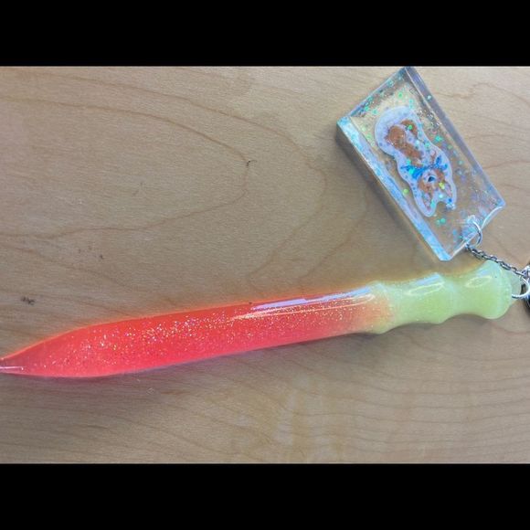 Glow in the dark self defense keychain - Picture 14 of 15